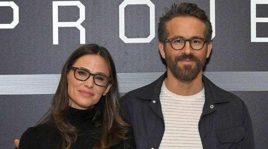 Ryan Reynolds 'opens new doors' for Jennifer Garner: Source